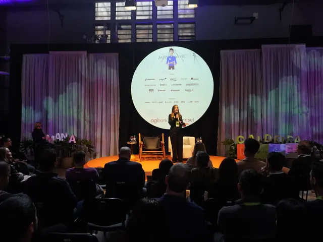 Palco com público em evento