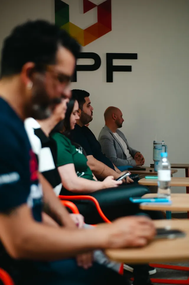 Participantes em workshop corporativo